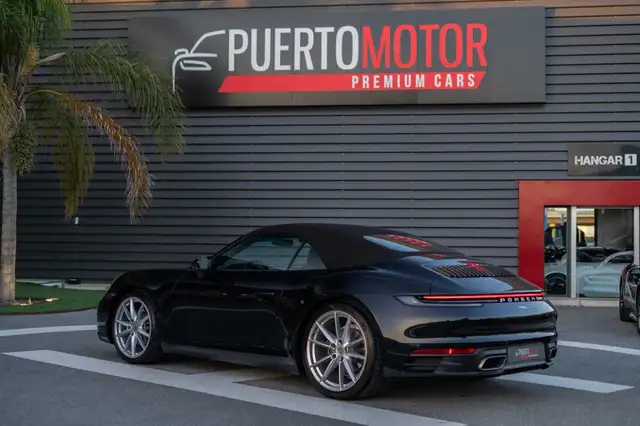 Porsche 911 view 10
