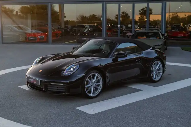 Porsche 911 view 6