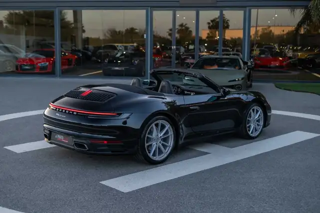 Porsche 911 view 9