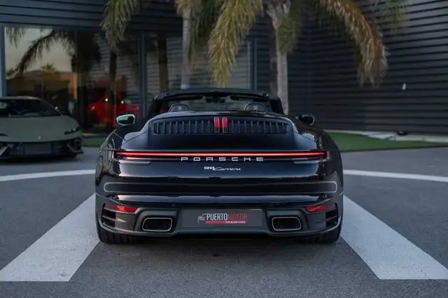 Porsche 911 view 8