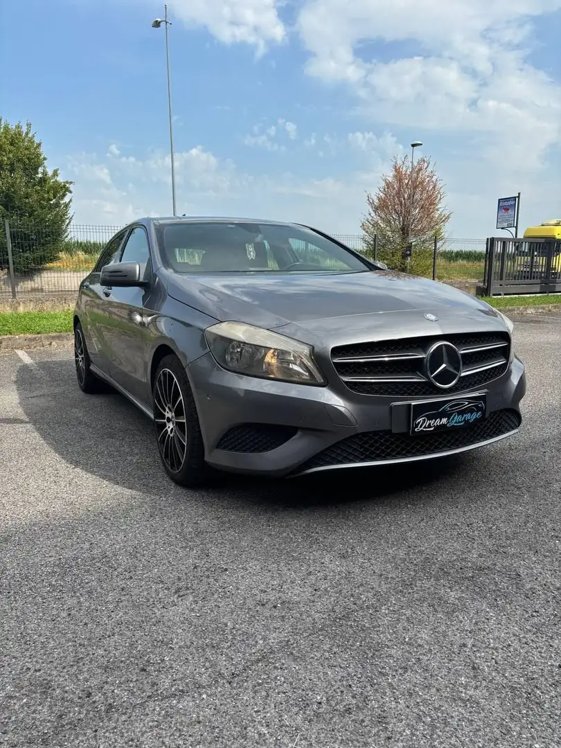 Mercedes-Benz A 180 A 180 Grau - 1