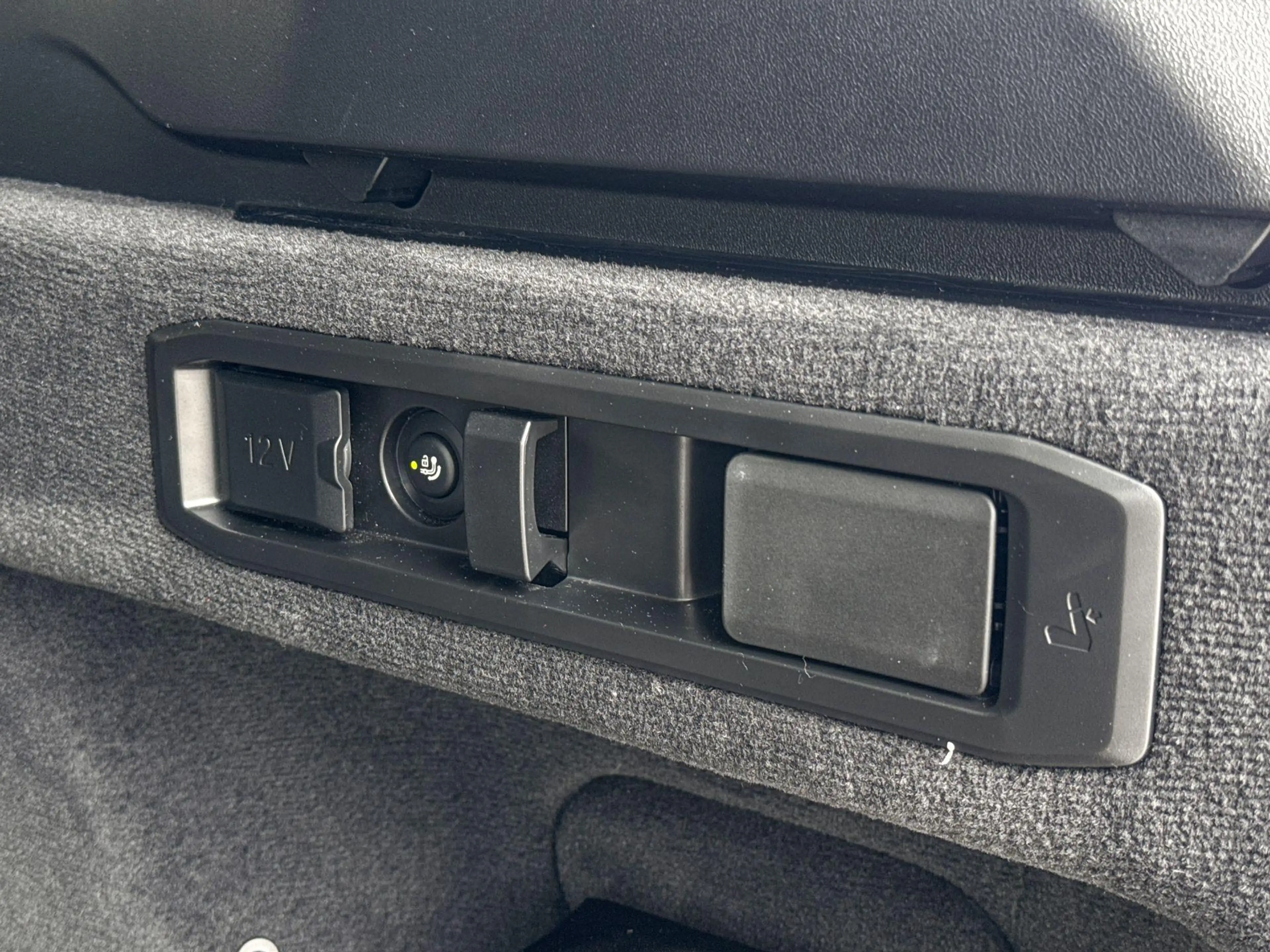 BMW 550 5 Serie Touring 550e xDrive — photo 13