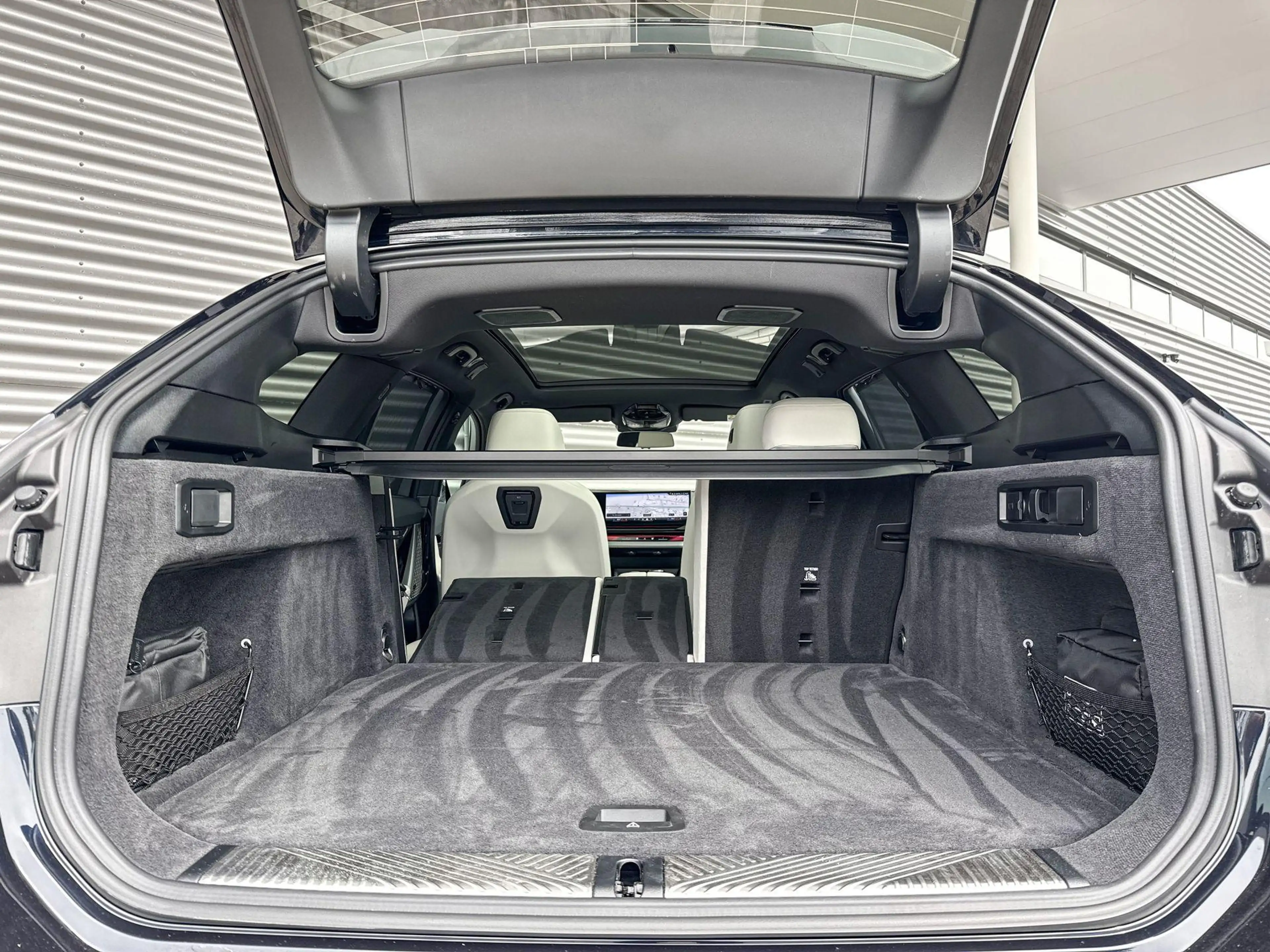 BMW 550 5 Serie Touring 550e xDrive — photo 11