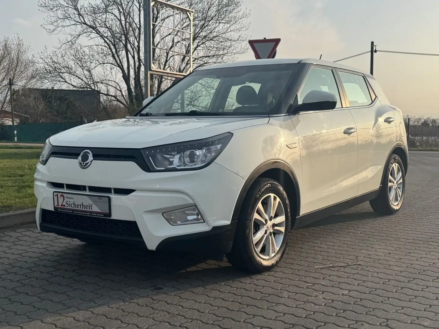 SsangYong Tivoli Crystal 4x2 Wit - 1