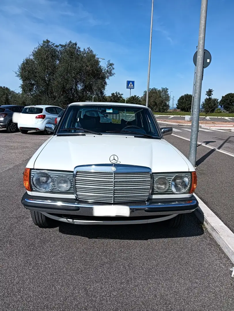 Mercedes-Benz 240 240 D Weiß - 1