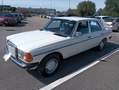 Mercedes-Benz 240 240 D Weiß - thumbnail 4
