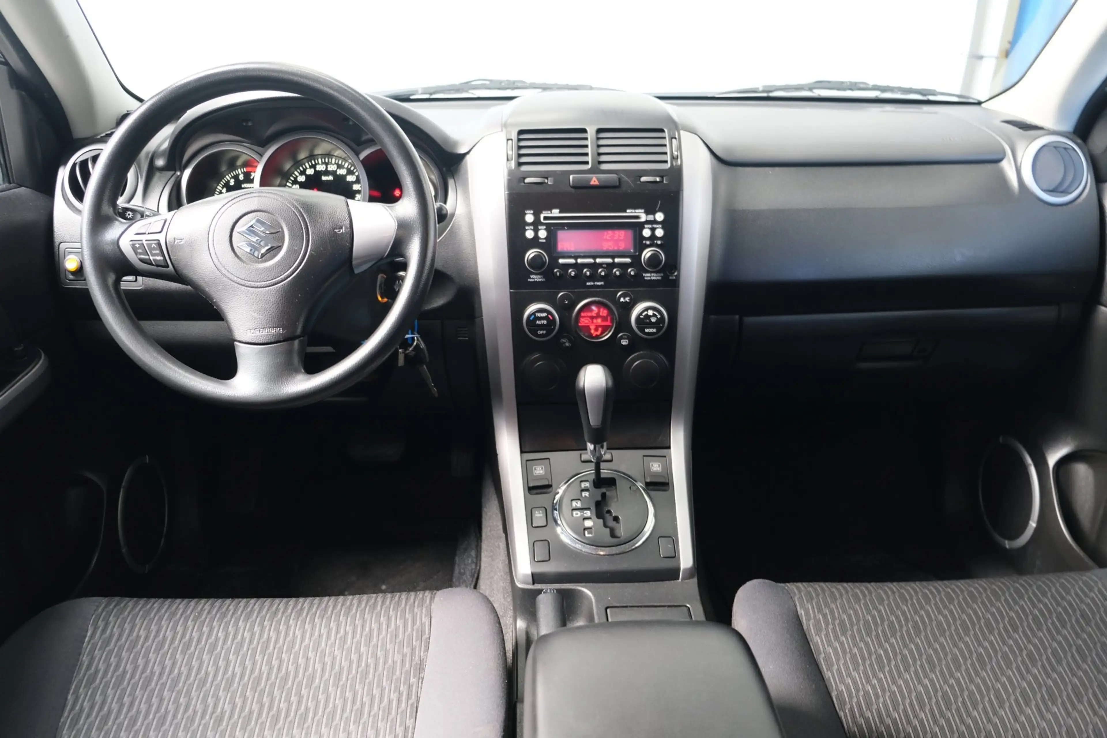 Suzuki Grand Vitara 2.4 Exclusive Automaat - Airco, PDC. — photo 14
