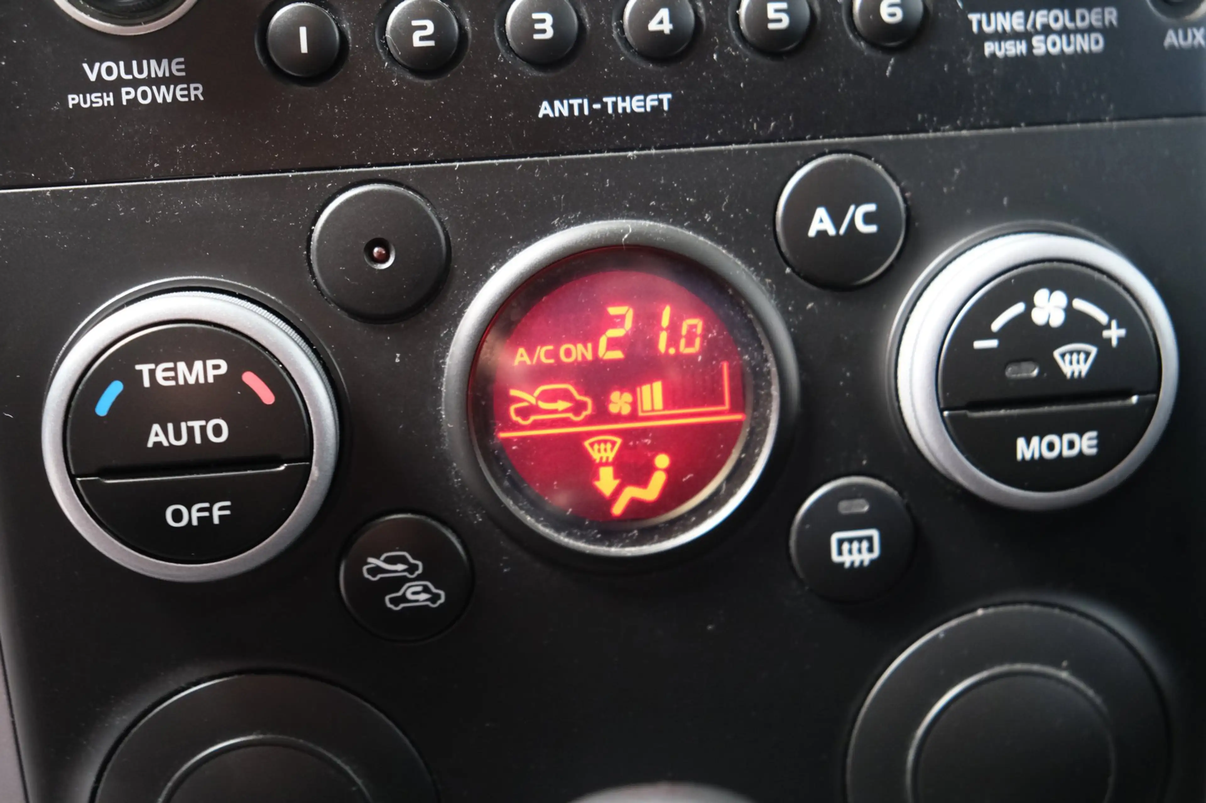 Suzuki Grand Vitara 2.4 Exclusive Automaat - Airco, PDC. — photo 17