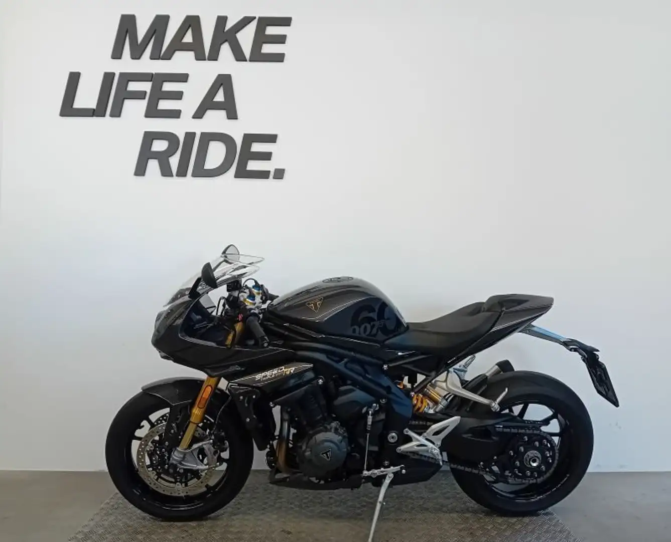 Triumph Speed Triple 1200 RR Bond Edition Nero - 2