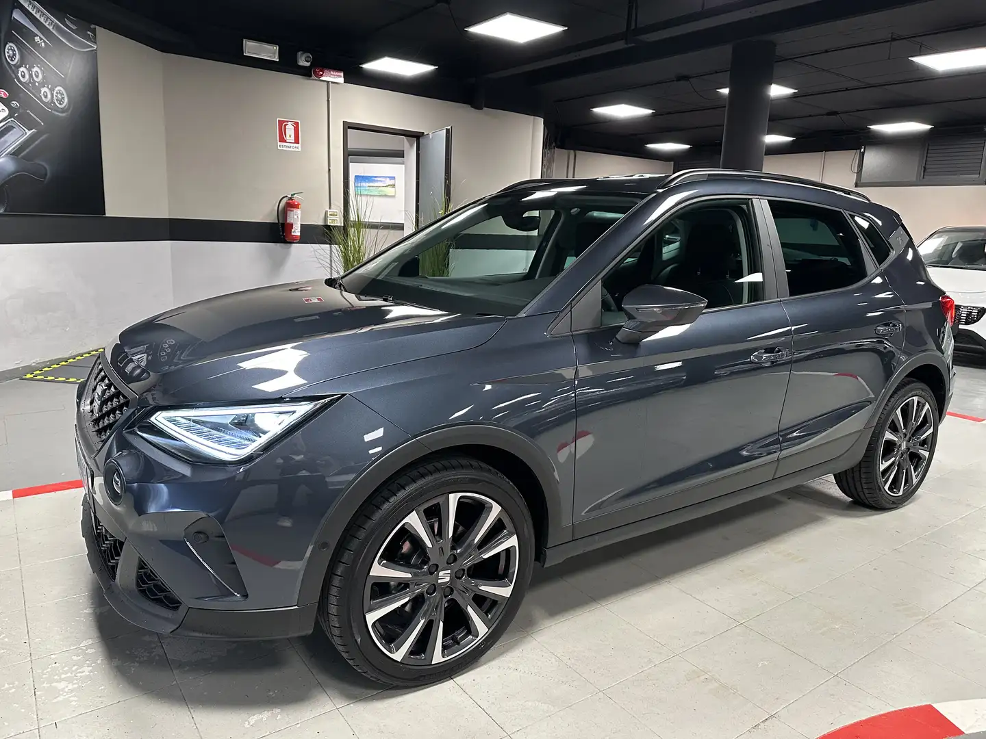 SEAT Arona Arona 2022 1.0 ecotsi Black Edition 95cv Grijs - 1