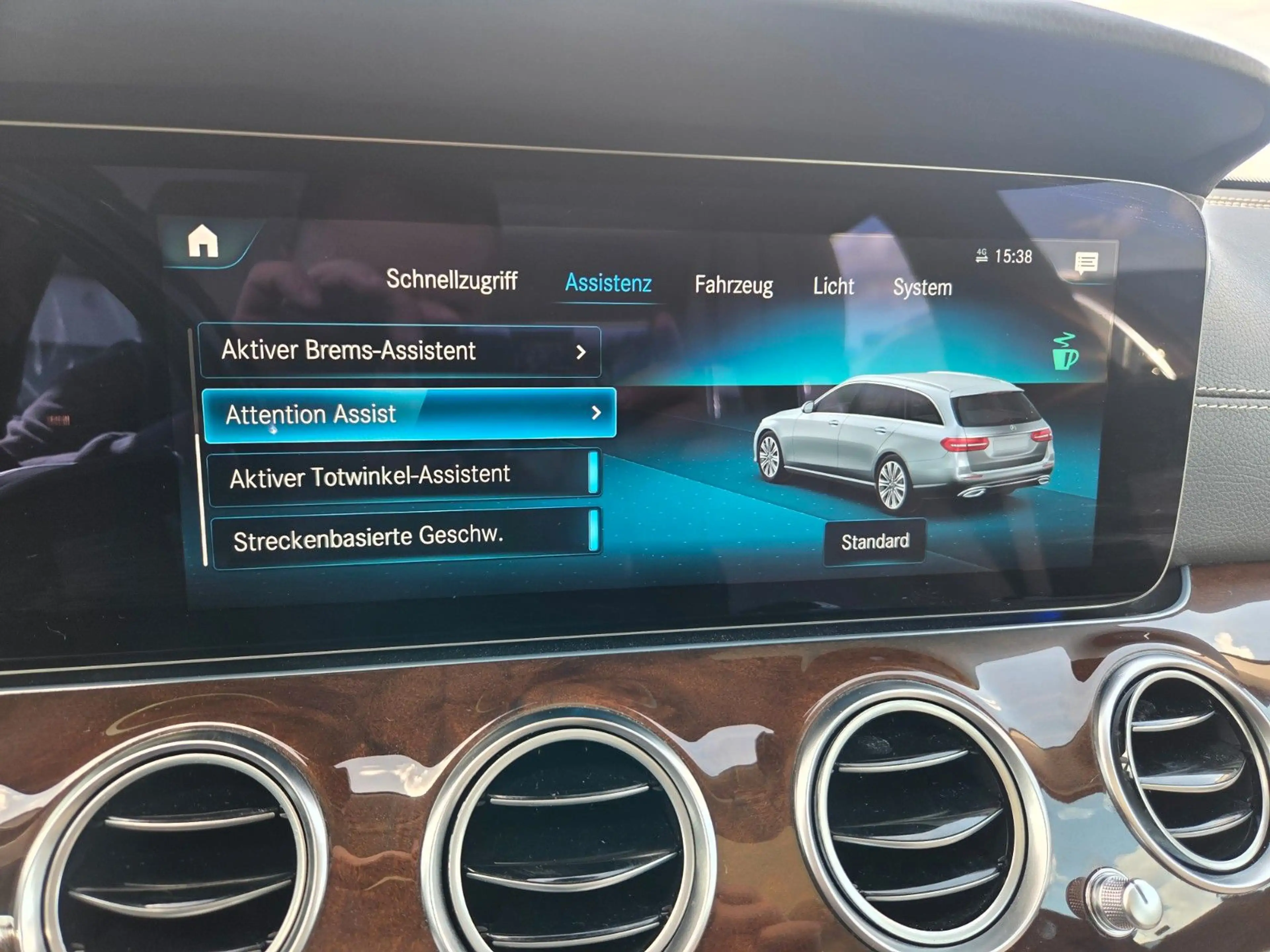 Mercedes-Benz E 300 e T Massage*Pano*360°Kamera*HUD*Keyless — photo 32