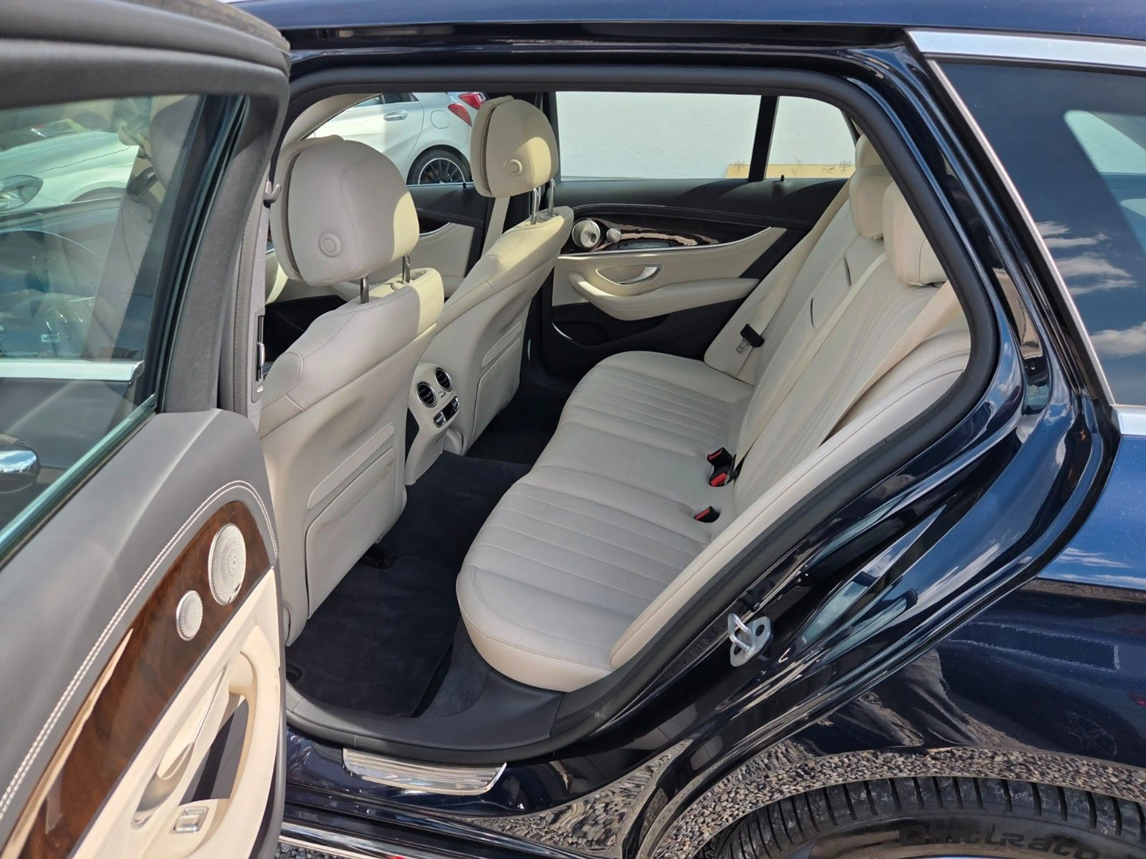 Mercedes-Benz E 300 e T Massage*Pano*360°Kamera*HUD*Keyless — photo 25