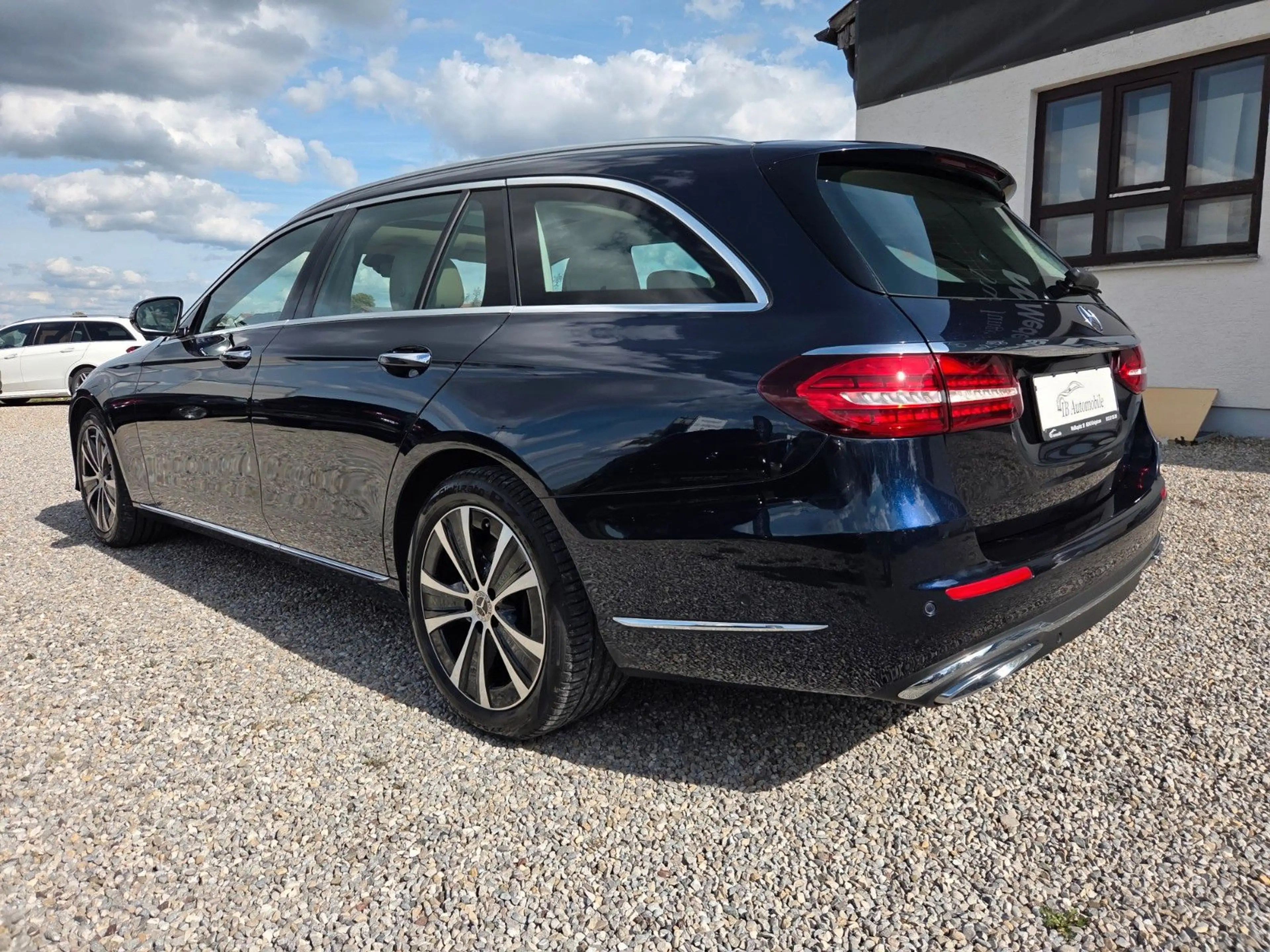 Mercedes-Benz E 300 e T Massage*Pano*360°Kamera*HUD*Keyless — photo 8