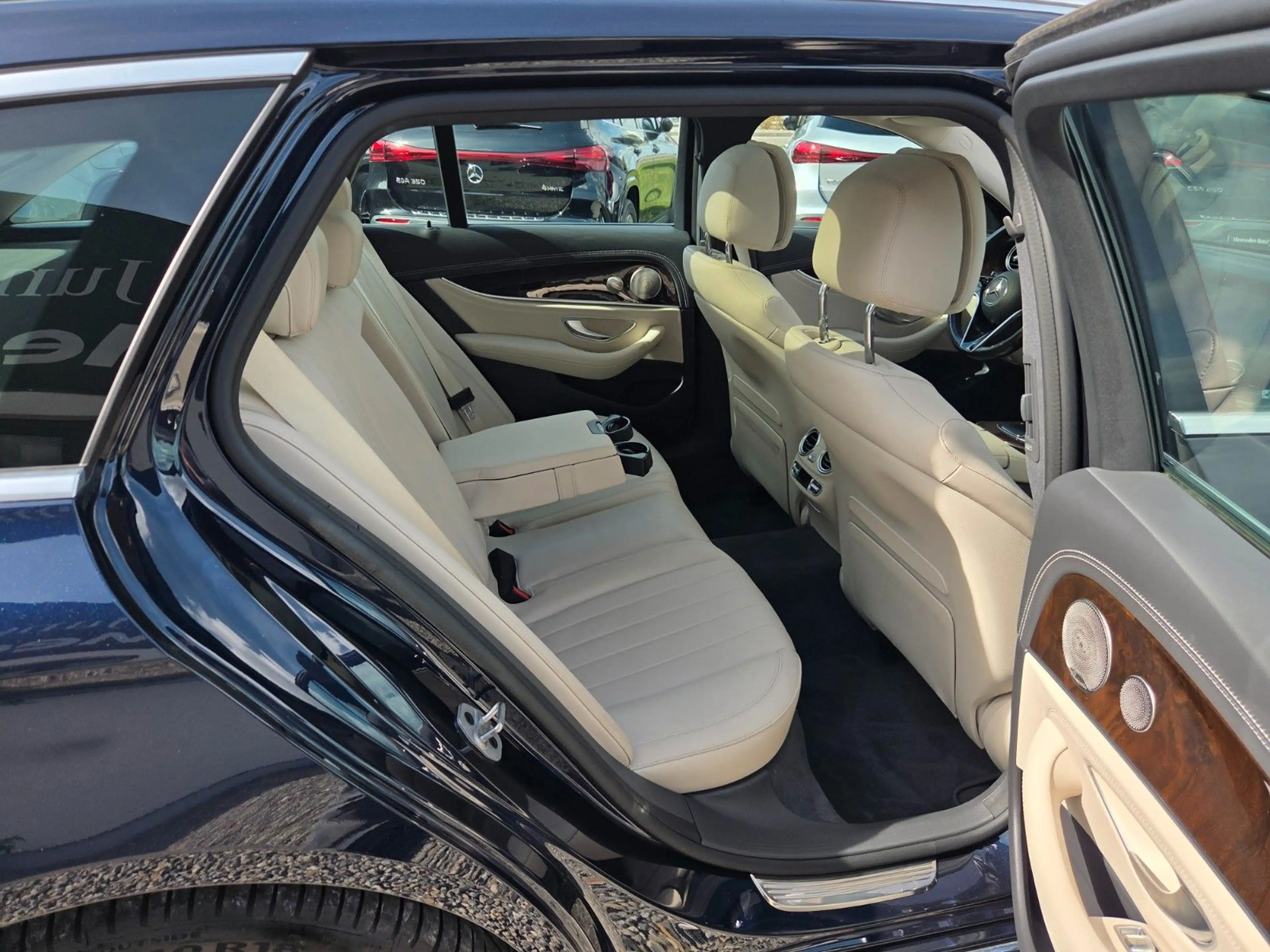 Mercedes-Benz E 300 e T Massage*Pano*360°Kamera*HUD*Keyless — photo 24