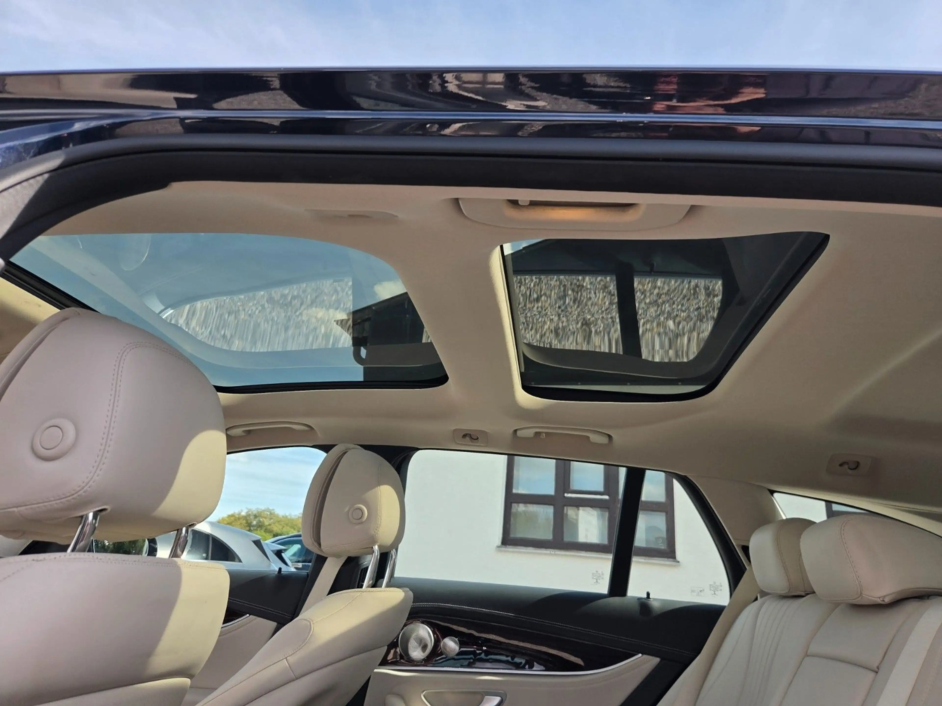 Mercedes-Benz E 300 e T Massage*Pano*360°Kamera*HUD*Keyless — photo 12