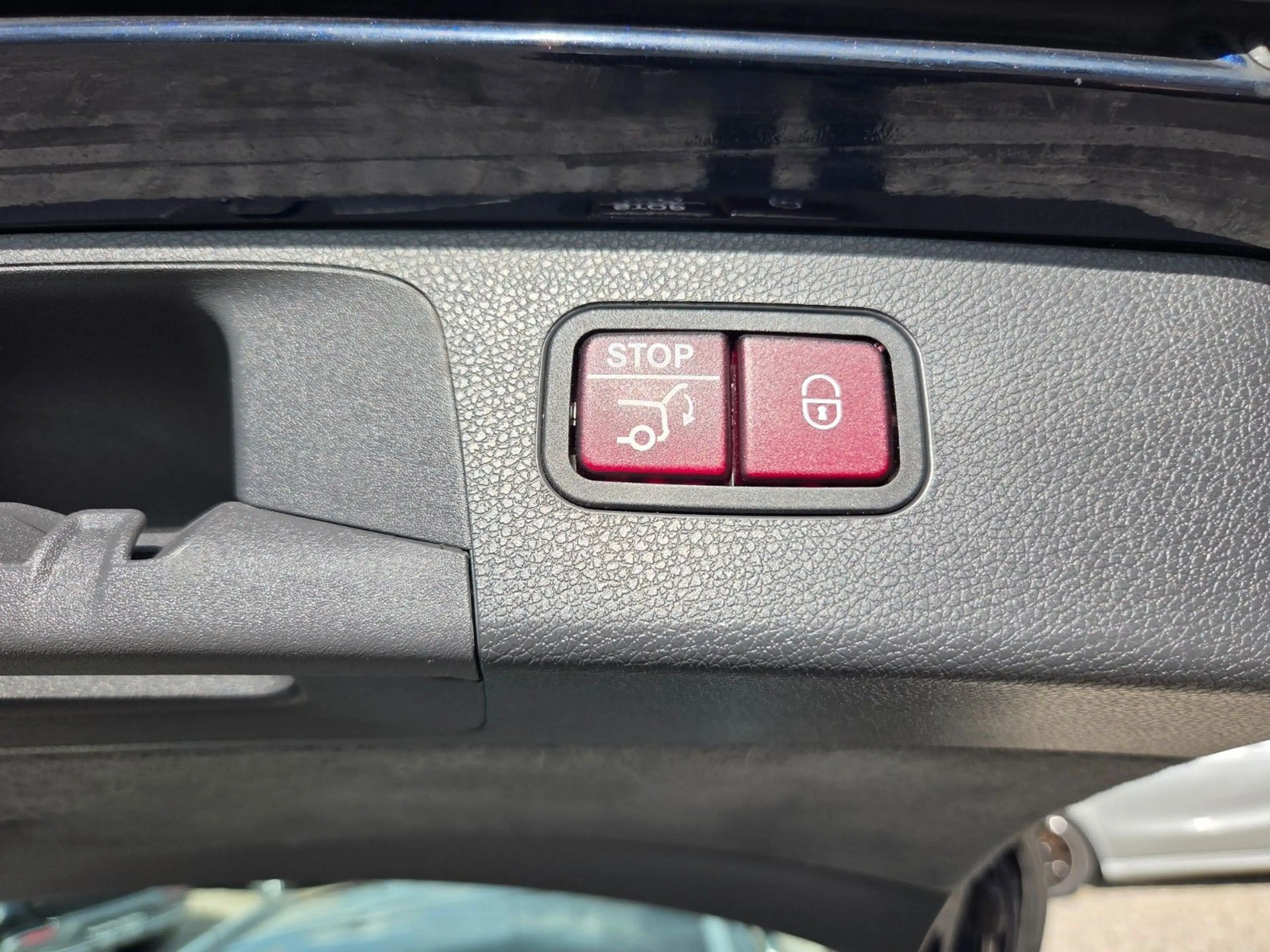 Mercedes-Benz E 300 e T Massage*Pano*360°Kamera*HUD*Keyless — photo 11