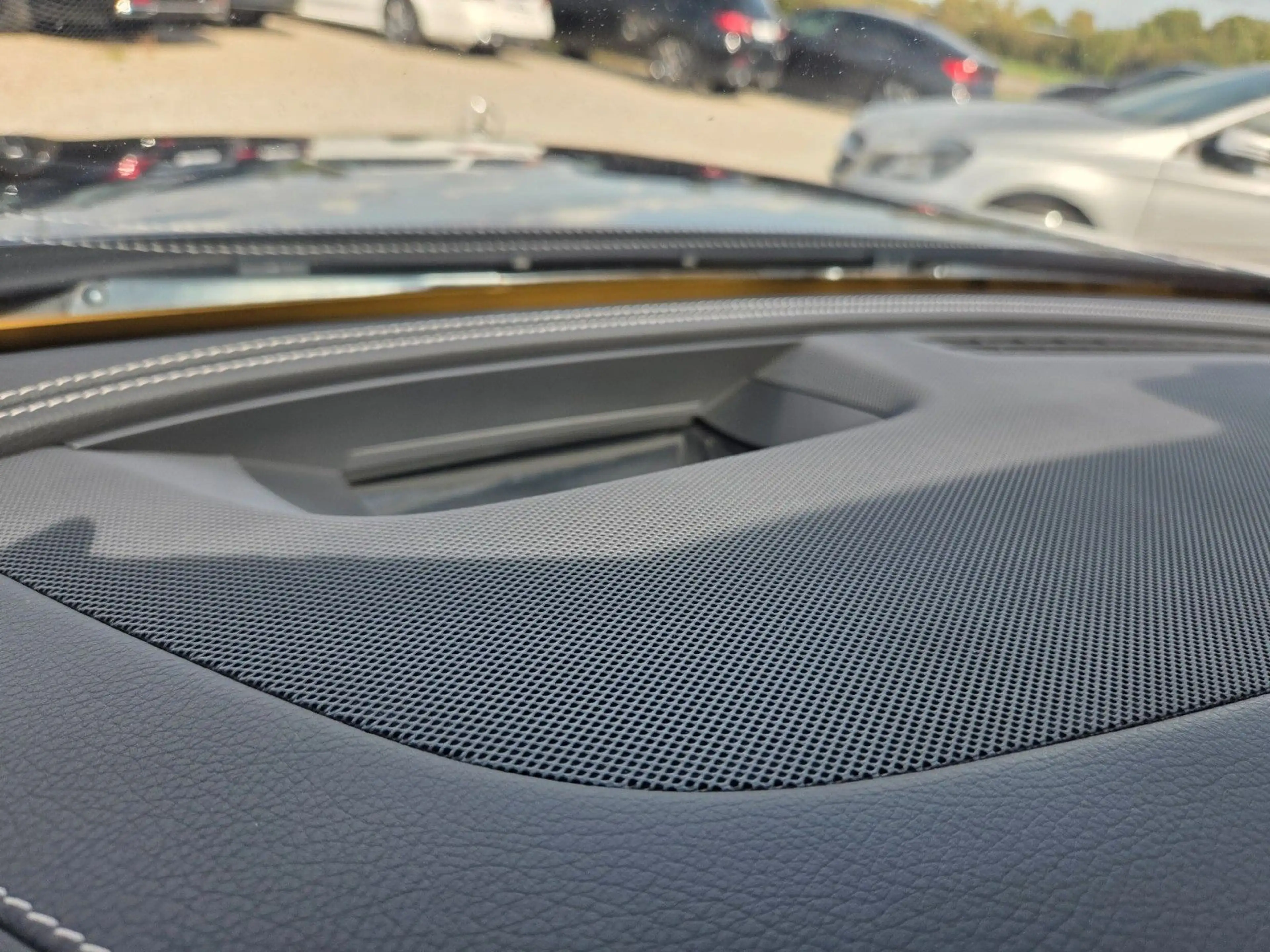 Mercedes-Benz E 300 e T Massage*Pano*360°Kamera*HUD*Keyless — photo 13