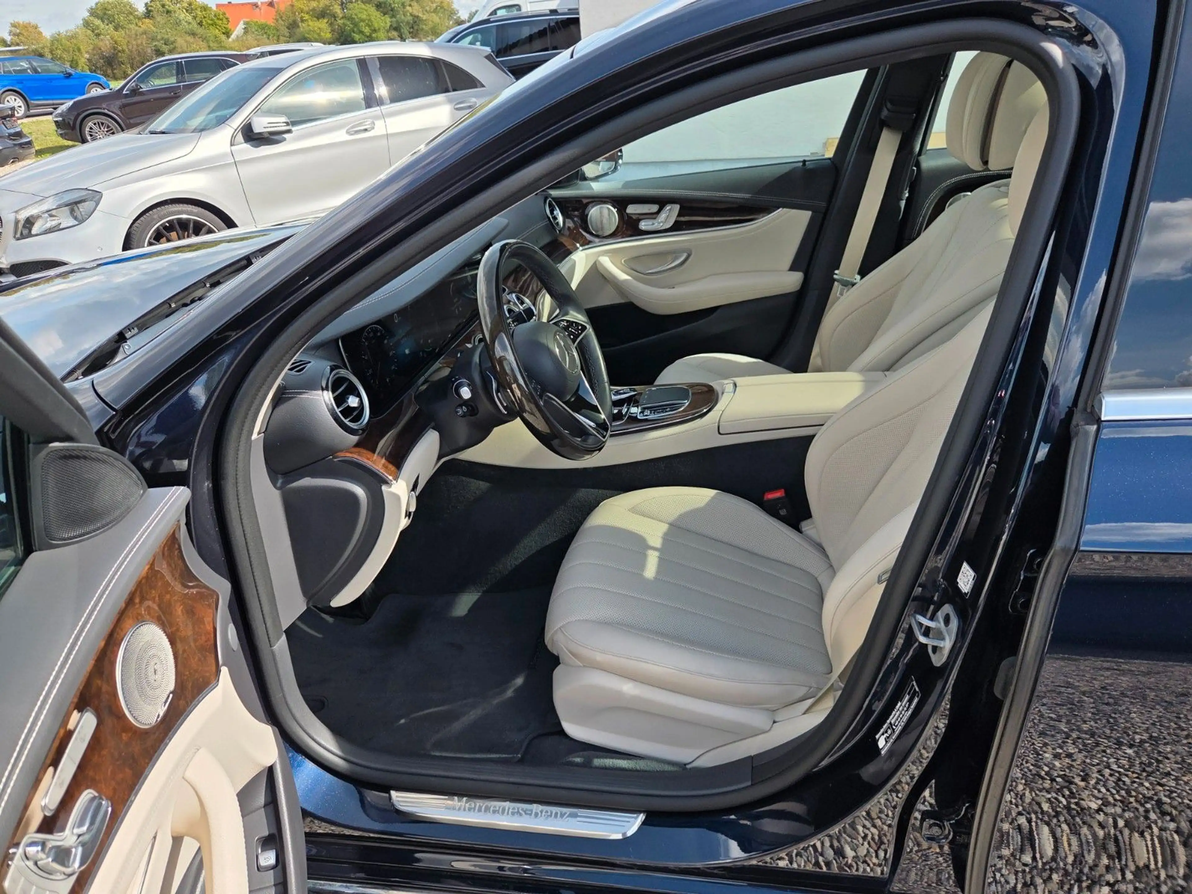 Mercedes-Benz E 300 e T Massage*Pano*360°Kamera*HUD*Keyless — photo 19