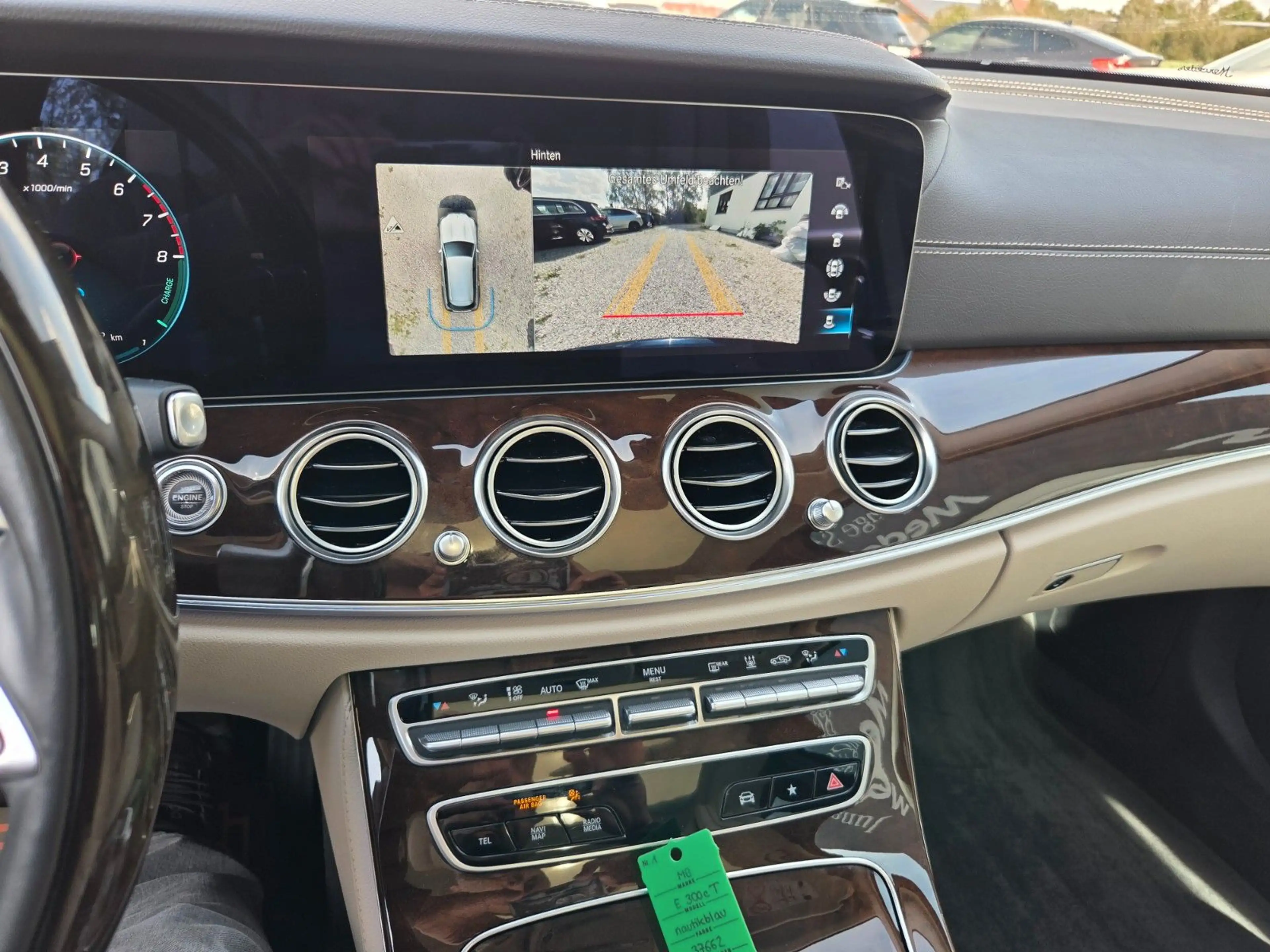 Mercedes-Benz E 300 e T Massage*Pano*360°Kamera*HUD*Keyless — photo 17