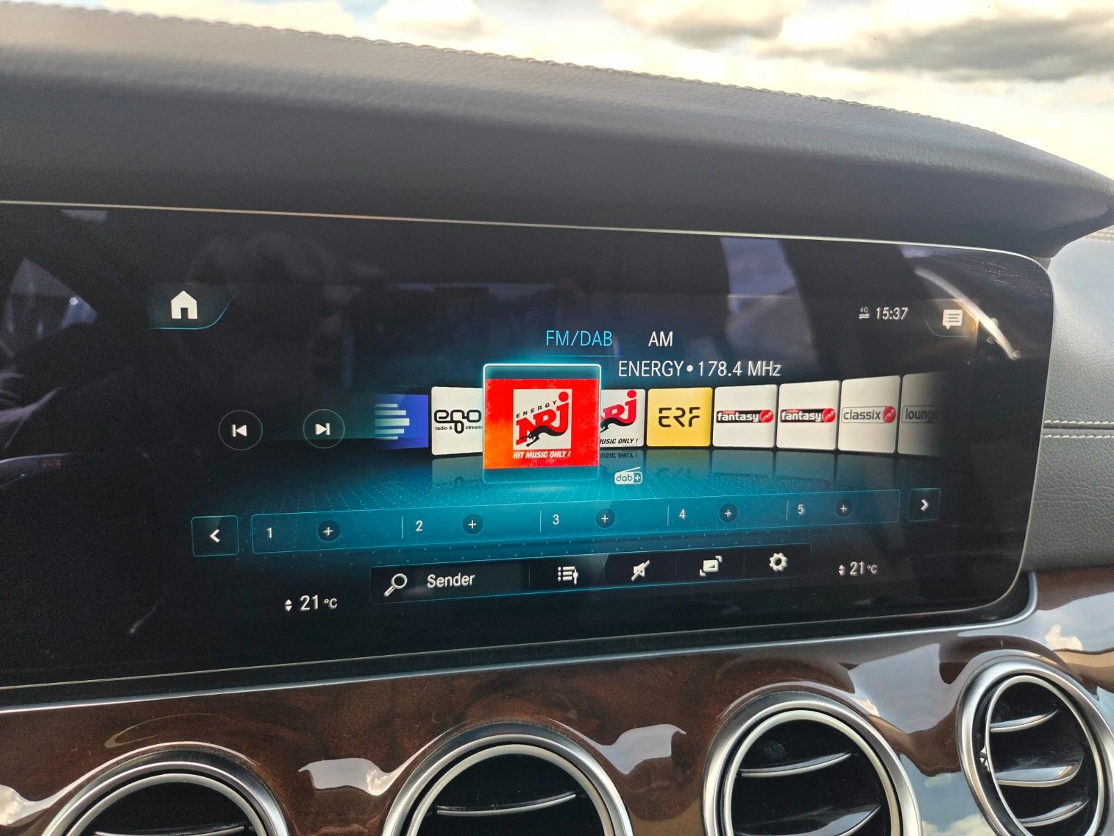Mercedes-Benz E 300 e T Massage*Pano*360°Kamera*HUD*Keyless — photo 29