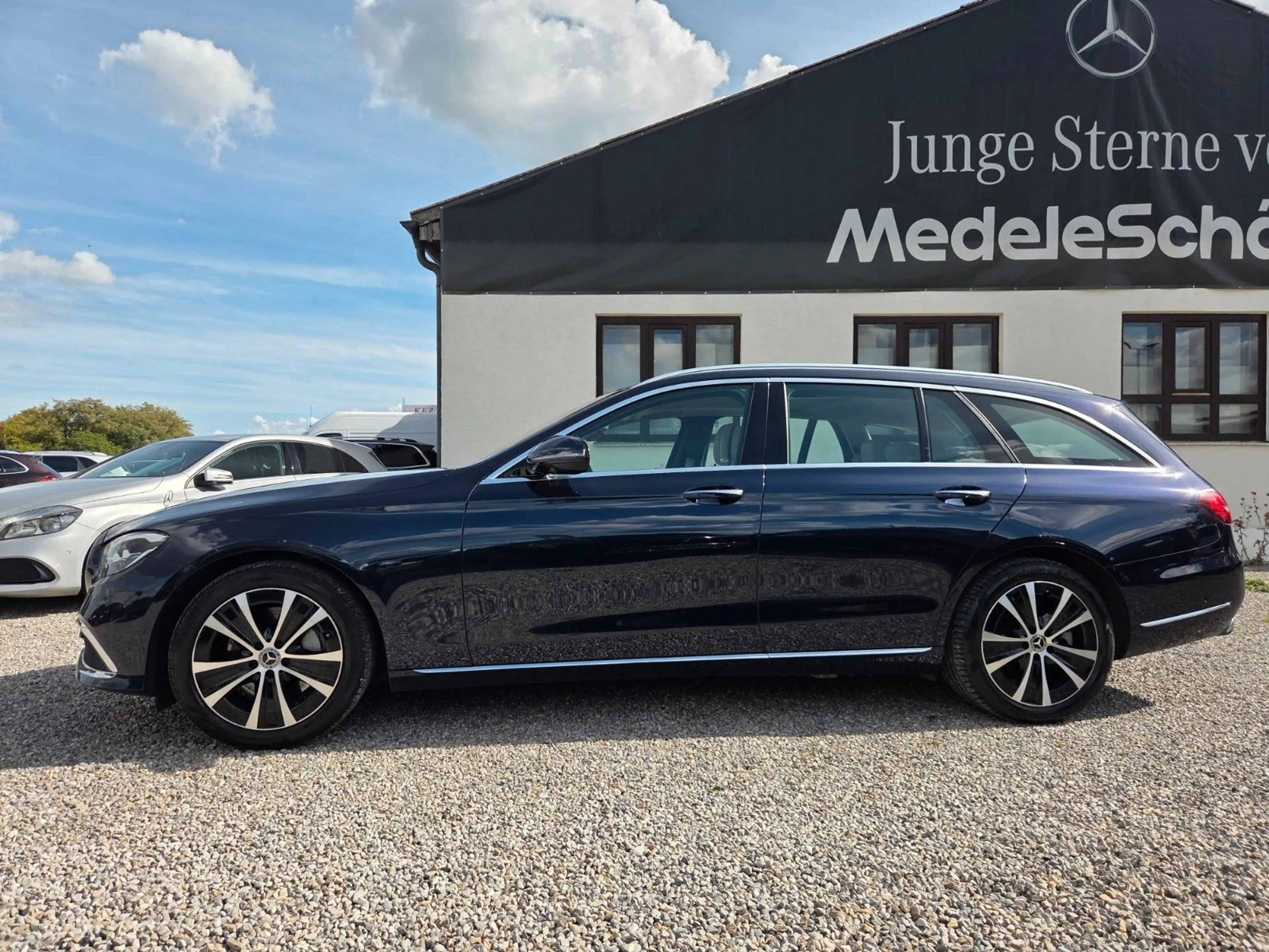 Mercedes-Benz E 300 e T Massage*Pano*360°Kamera*HUD*Keyless — photo 9