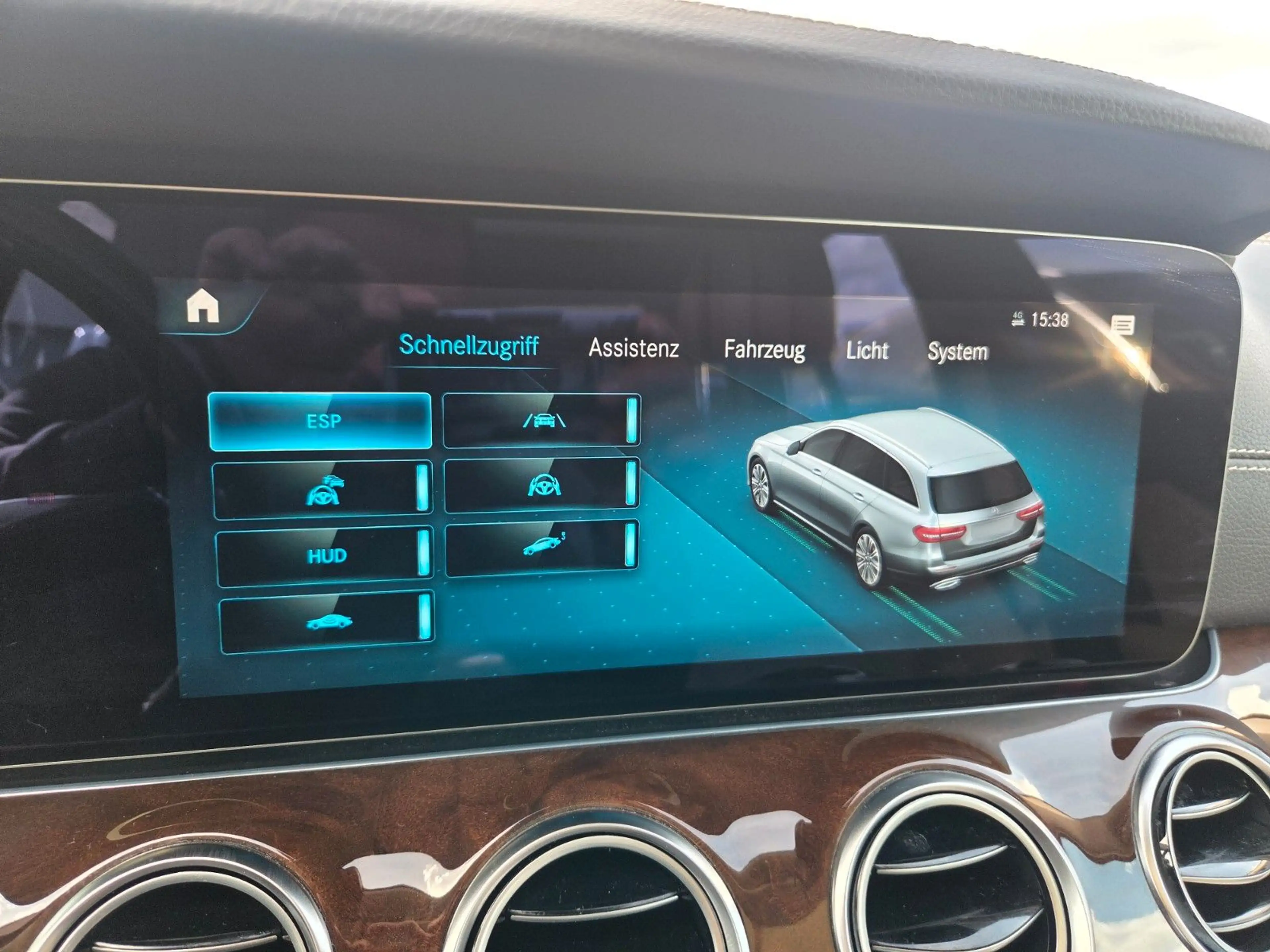 Mercedes-Benz E 300 e T Massage*Pano*360°Kamera*HUD*Keyless — photo 30