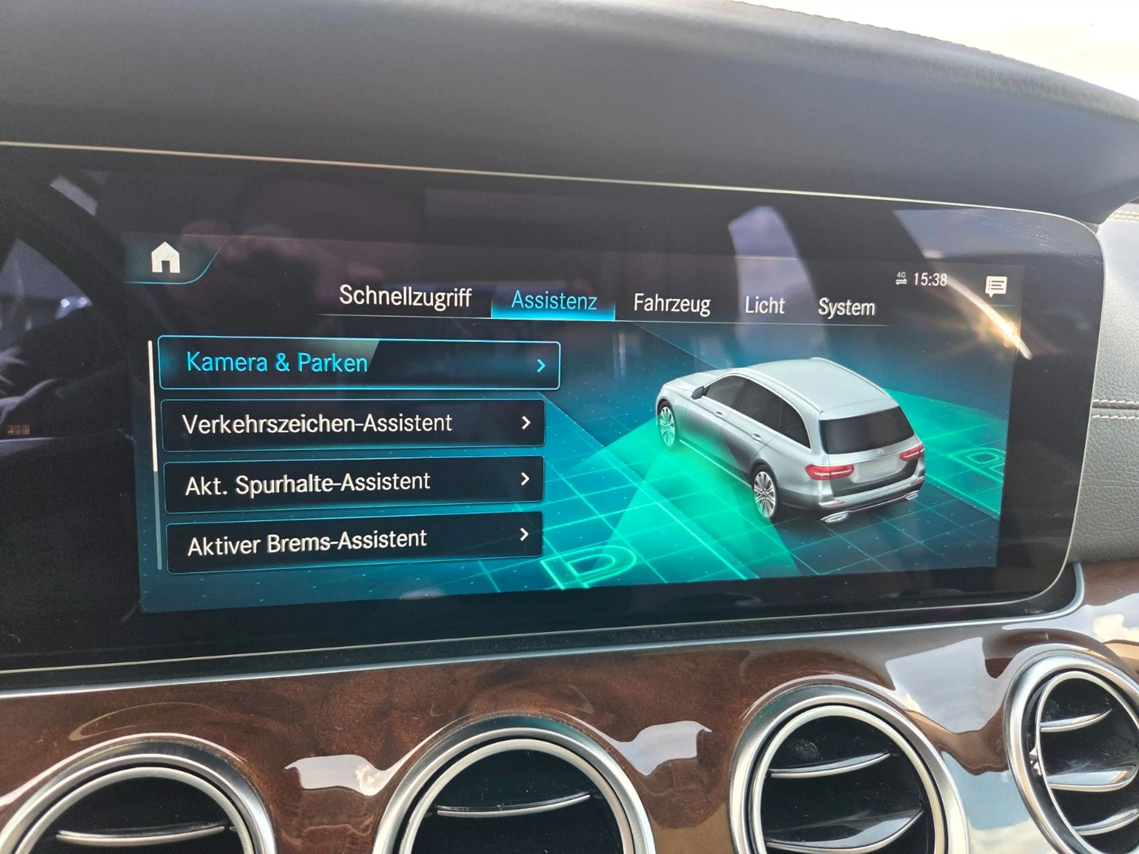 Mercedes-Benz E 300 e T Massage*Pano*360°Kamera*HUD*Keyless — photo 31