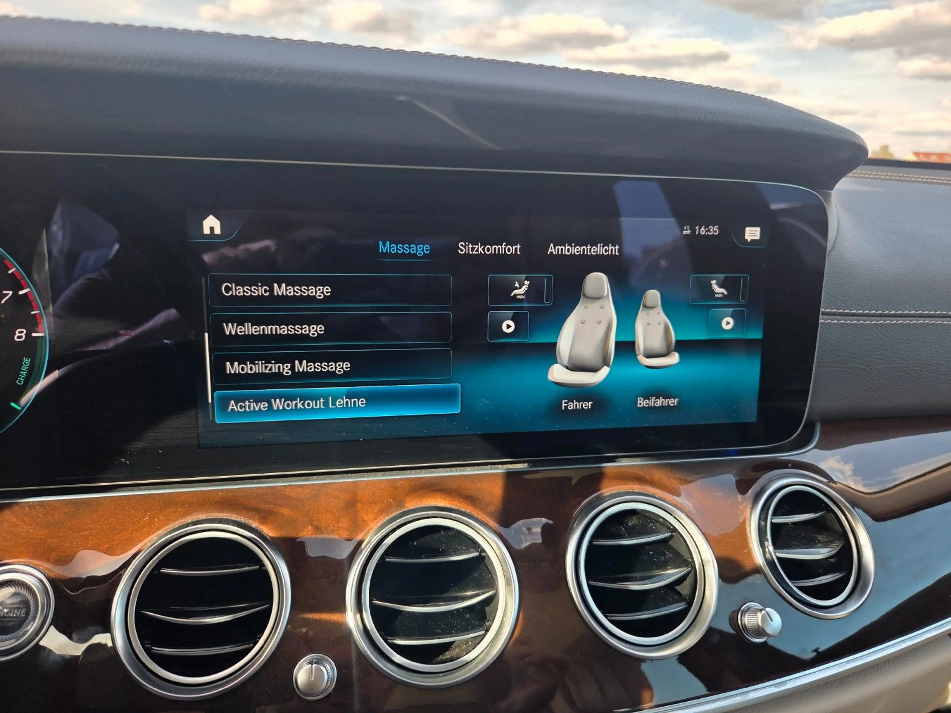 Mercedes-Benz E 300 e T Massage*Pano*360°Kamera*HUD*Keyless — photo 28