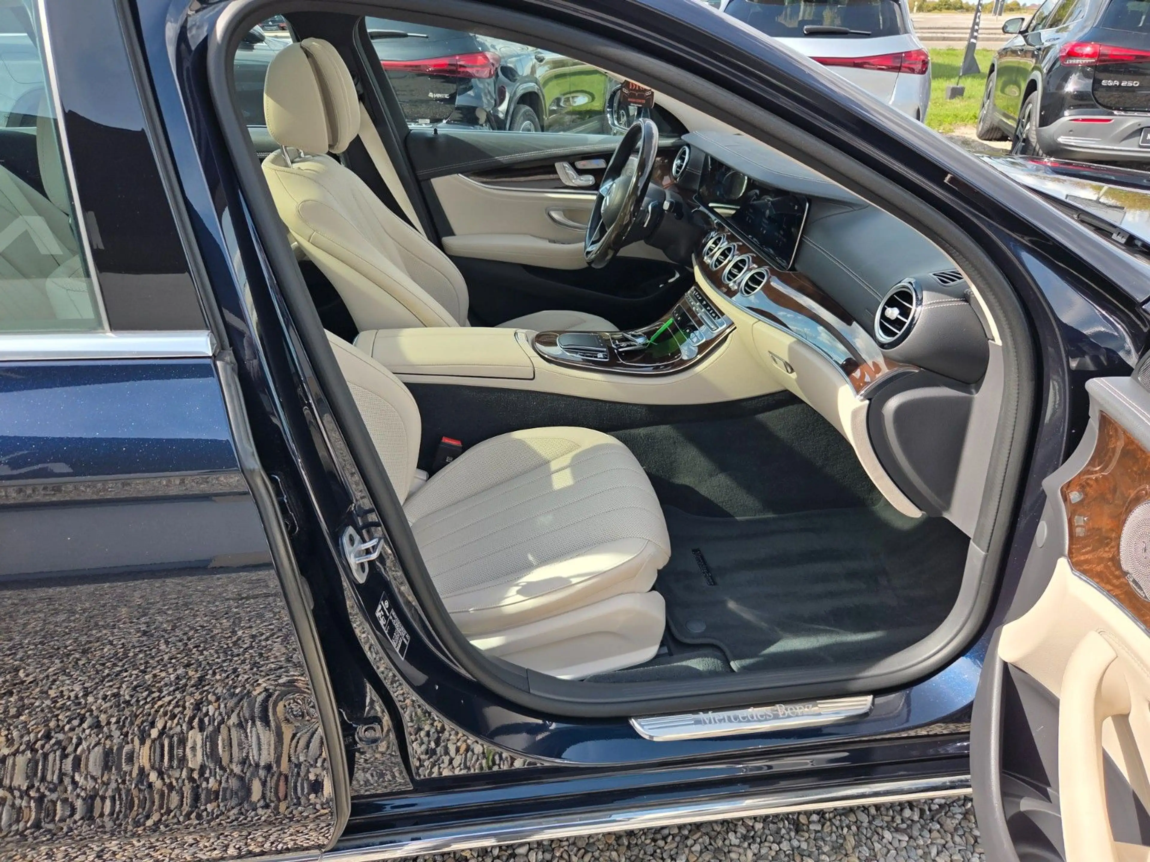 Mercedes-Benz E 300 e T Massage*Pano*360°Kamera*HUD*Keyless — photo 21