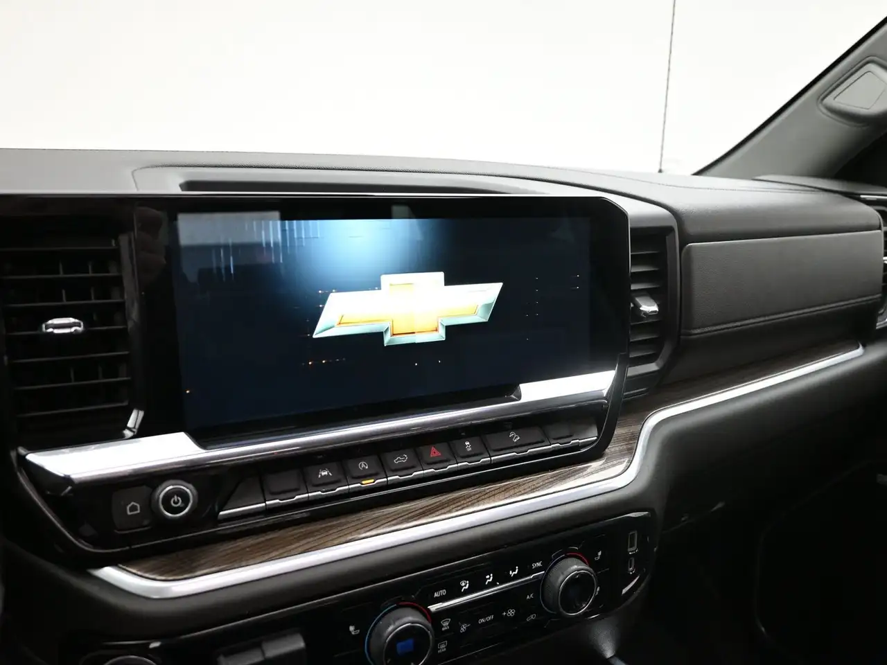 Chevrolet Silverado 1500 снимка Chevrolet Silverado 1500