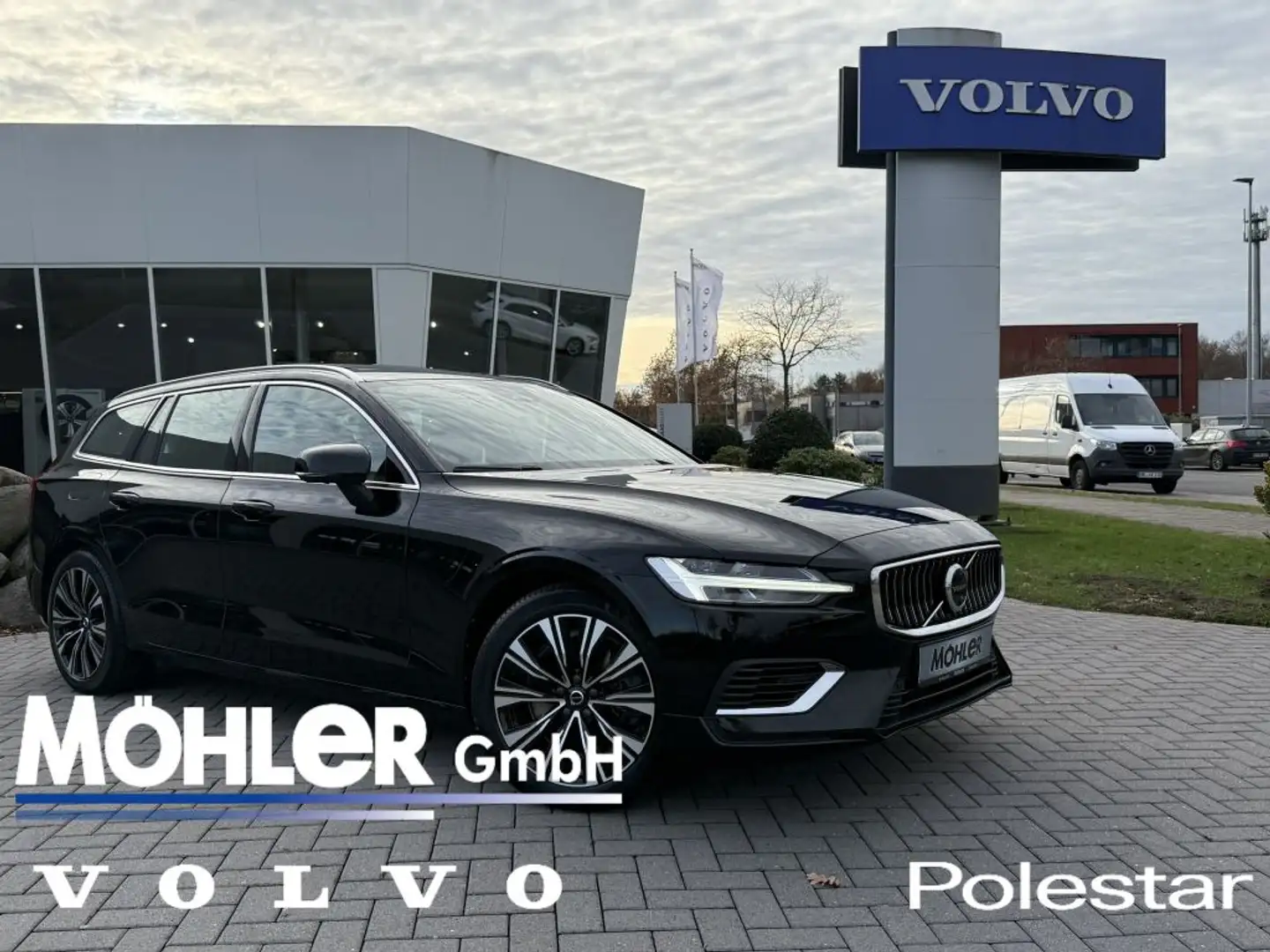 Volvo V60 T8 AWD Recharge Ultimate Bright Schwarz - 1