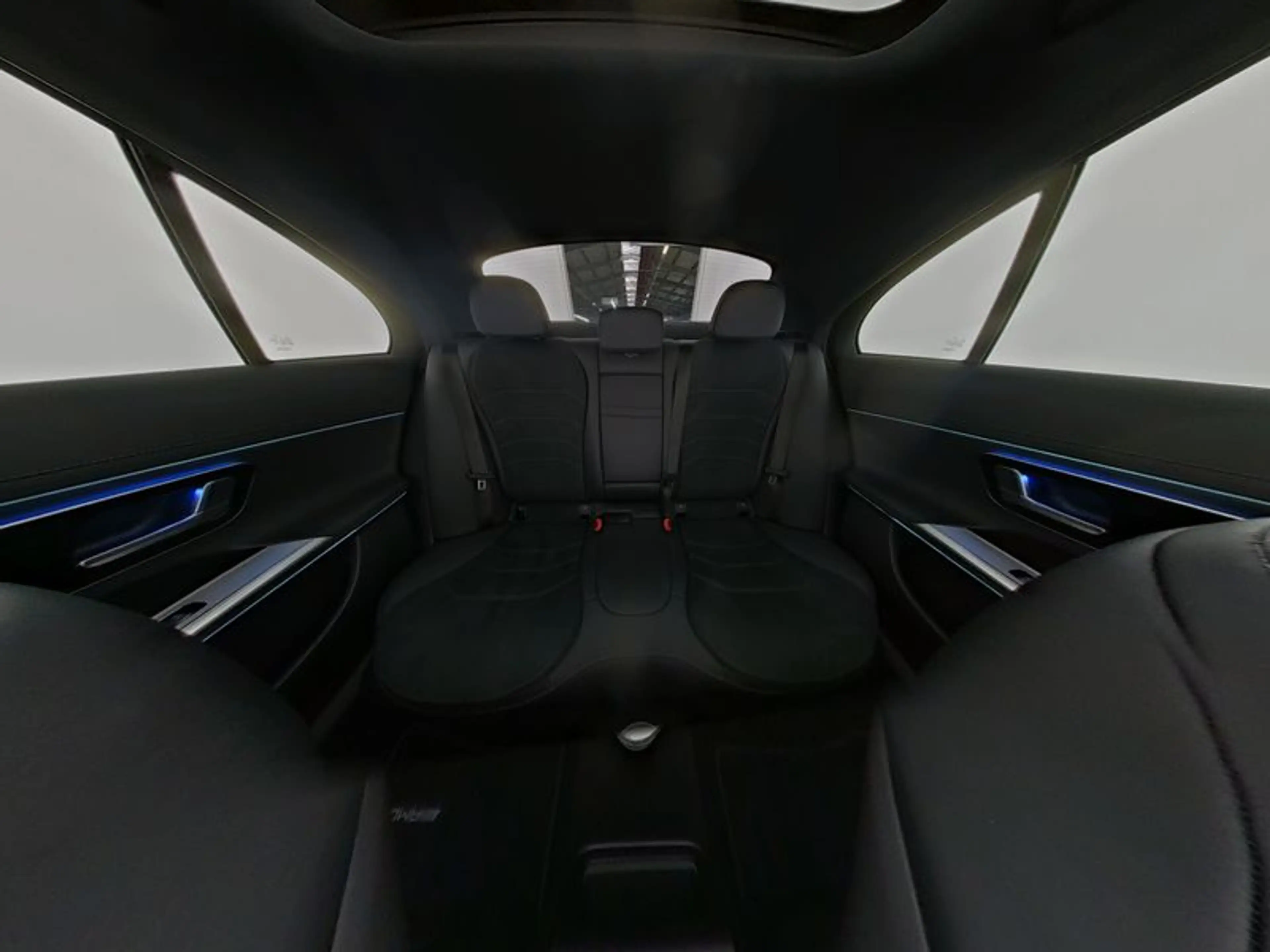Mercedes-Benz E 300 e 4M AMG-Sport/Pano/Super/FAP+/DIGITAL/20" — photo 10