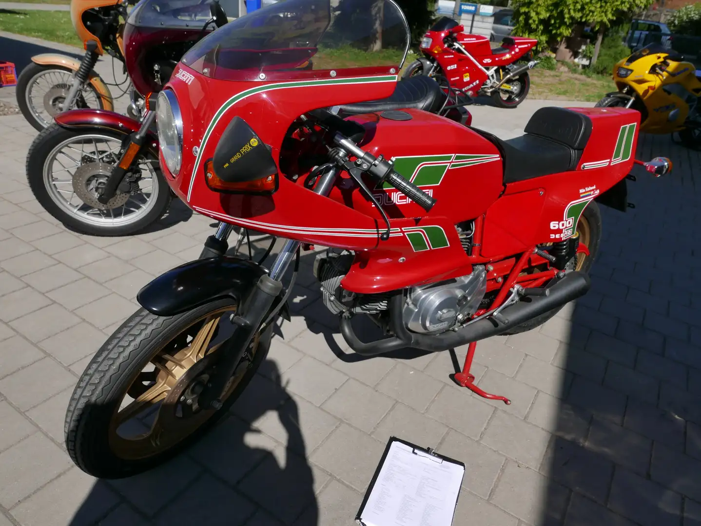 Ducati 600 Pantah Rot - 1