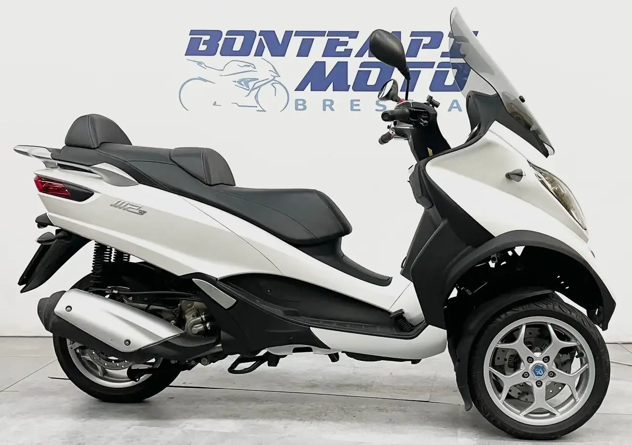 Piaggio MP3 300