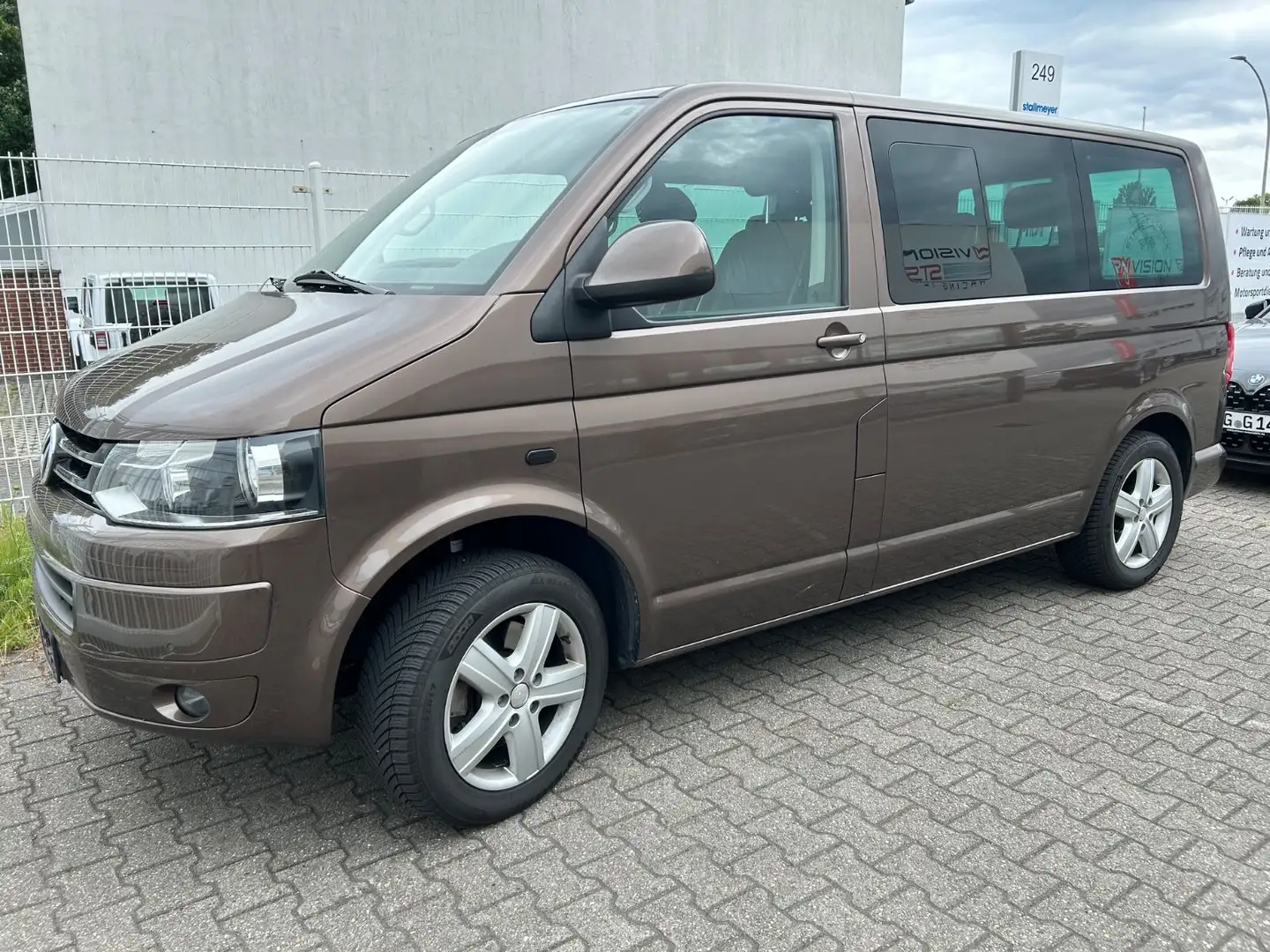 Volkswagen T5 Transporter T5 Multivan Team 4Motion VOLL INKL.STANDHZG.AHK Hnědá - 1