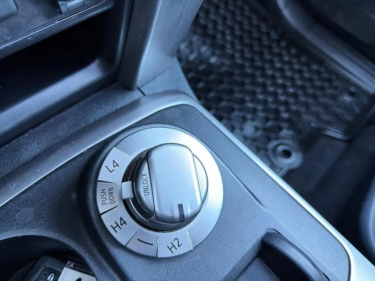 Toyota 4-Runner снимка Toyota 4-Runner