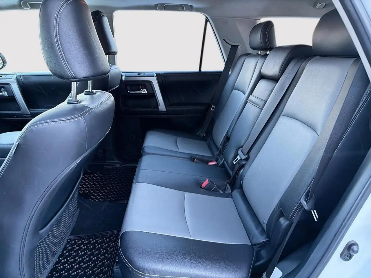 Toyota 4-Runner снимка Toyota 4-Runner