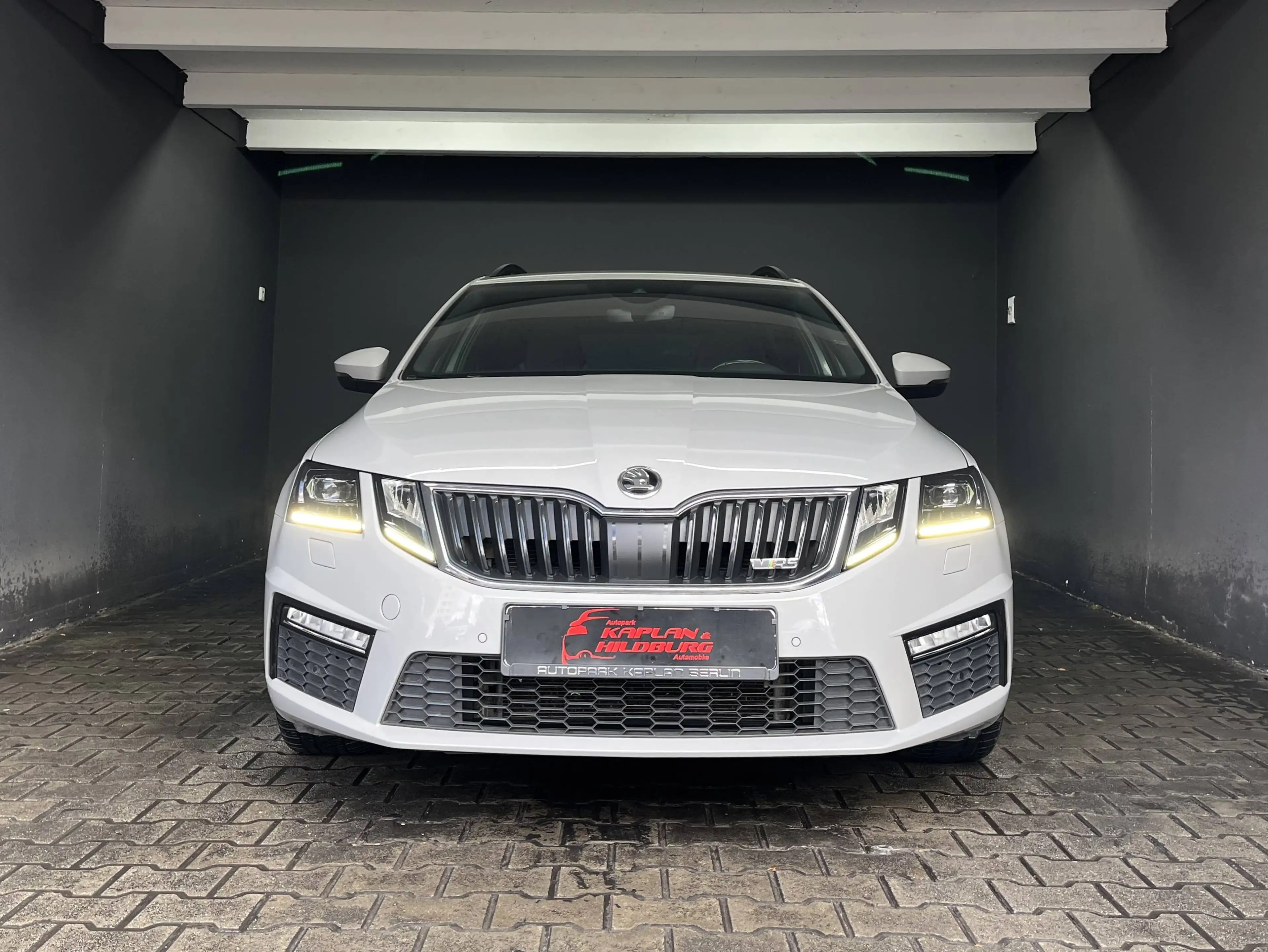 Skoda Octavia 2.0TDI Combi RS, ACC, LED, R-KAMERA, AHK — photo 2