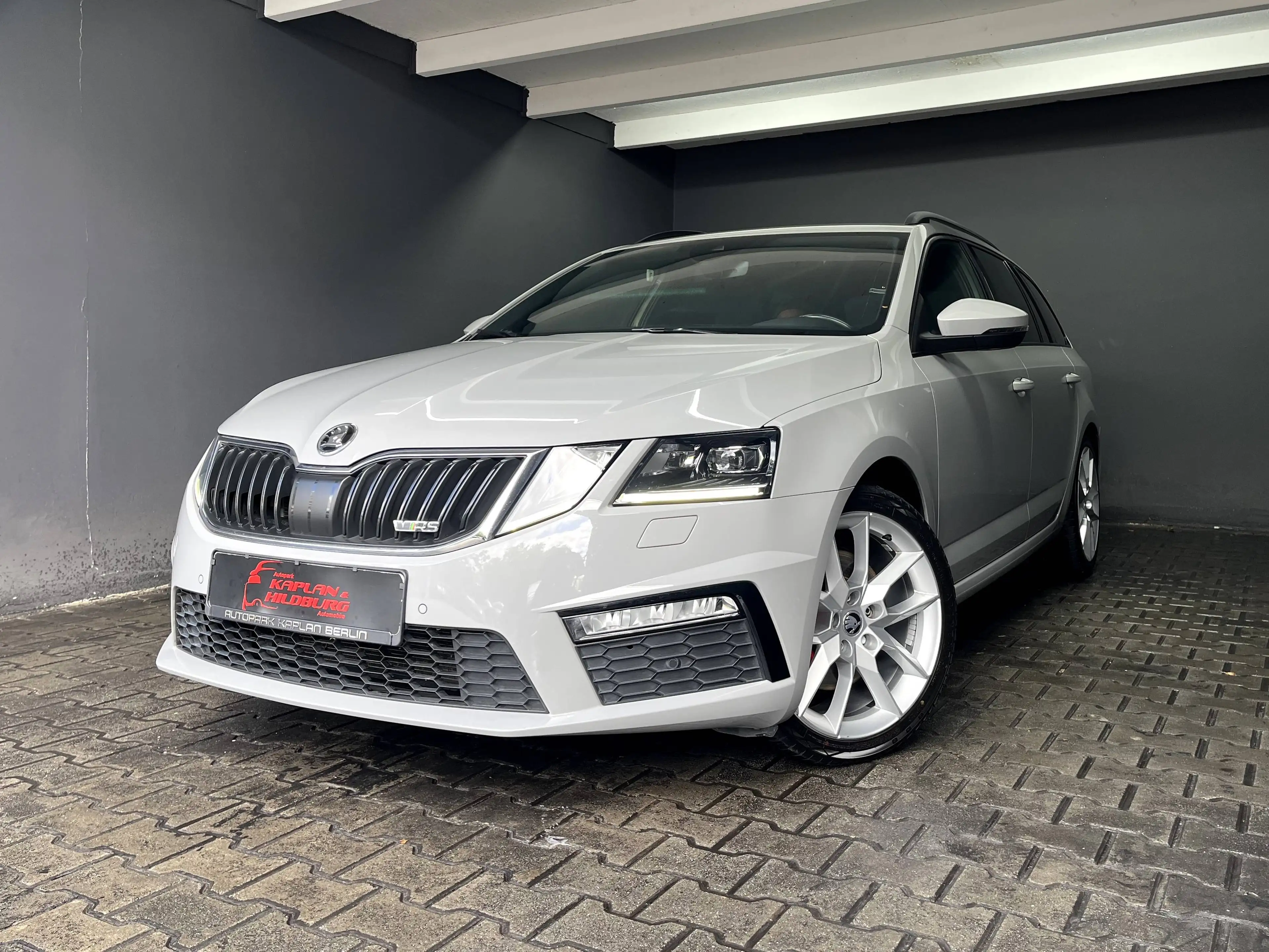 Skoda Octavia 2.0TDI Combi RS, ACC, LED, R-KAMERA, AHK