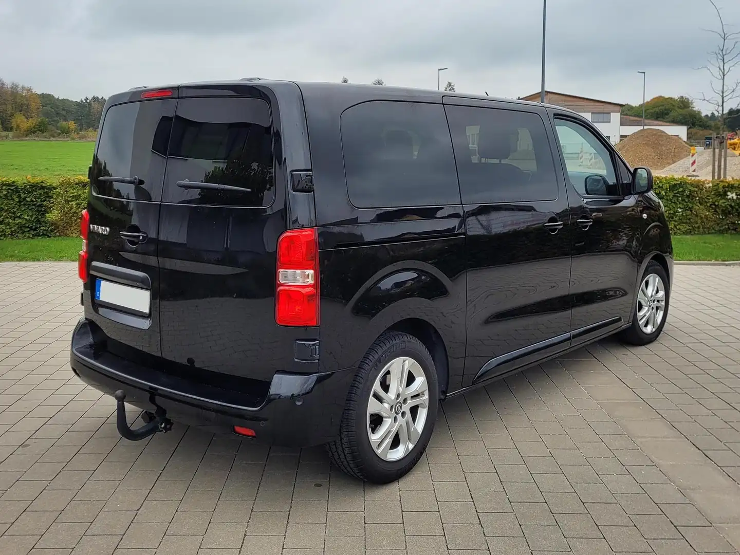 Opel Vivaro Vivaro 2.0 D M Autm. Edition Schwarz - 2