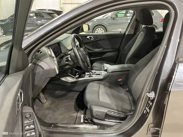 BMW 1 Series view 6