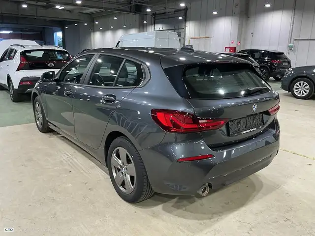 BMW 1 Series view 3