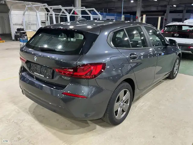 BMW 1 Series view 4