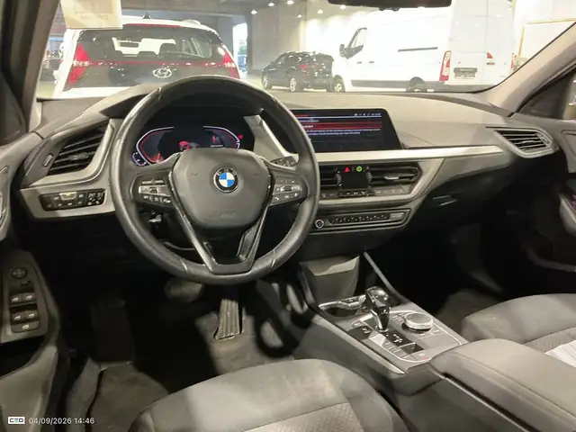 BMW 1 Series view 5