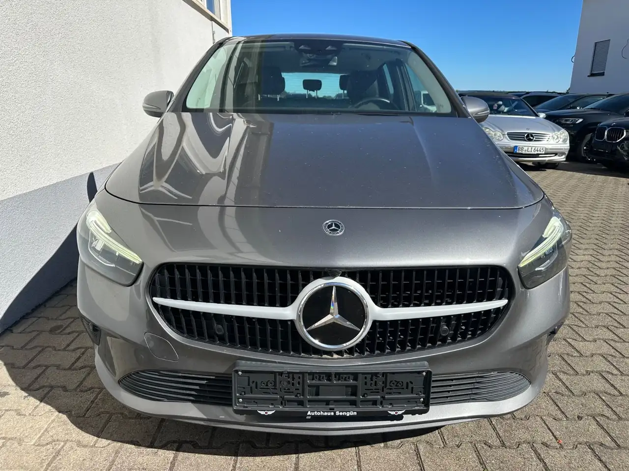 Mercedes-Benz B 180