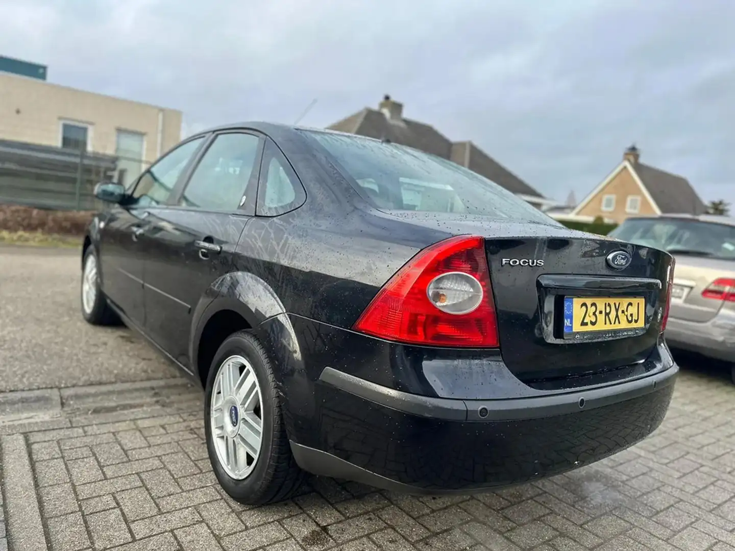 Ford Focus 1.6-16V Ghia Zwart - 2