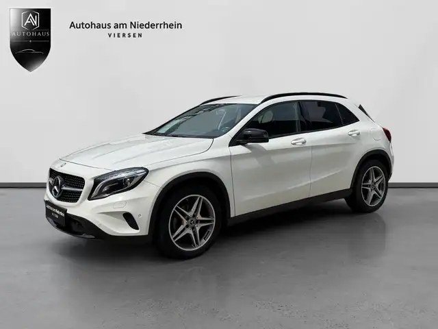 Mercedes-Benz GLA 200 GLA200 ++ PDC vo+hi ++ Sitzheizung ++ Navi ++