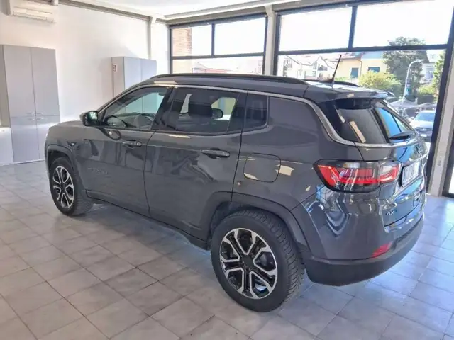 Jeep Compass view 3
