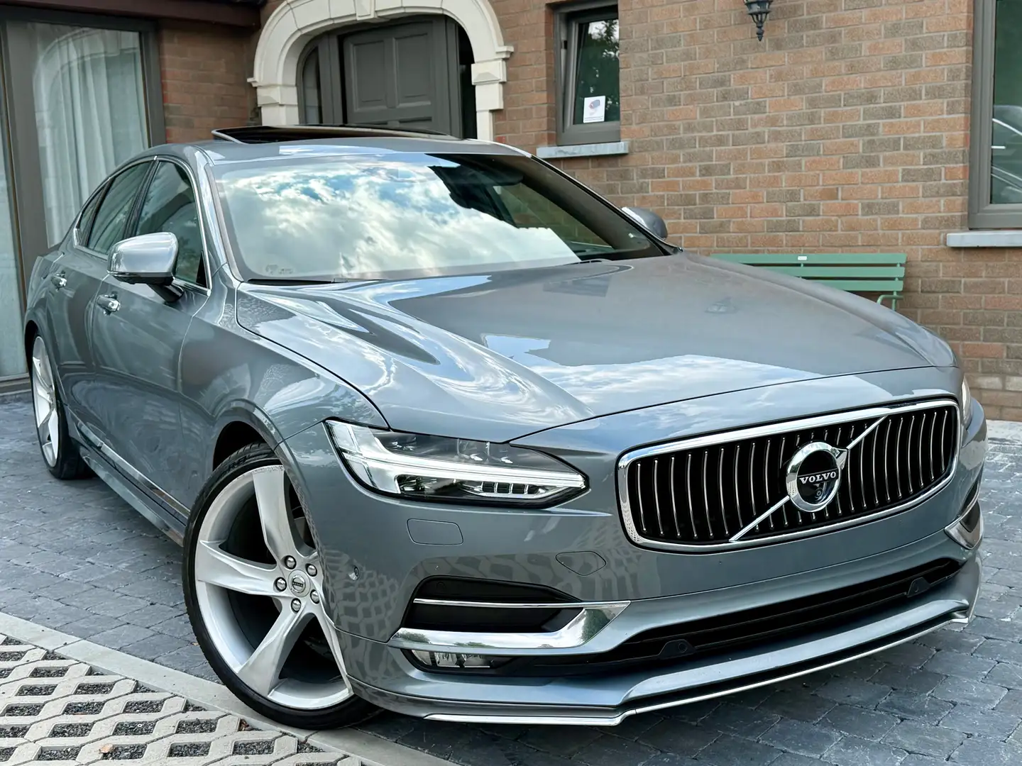 Volvo S90 S90 2.0 D4 AWD R-Design Geartronic Šedá - 1
