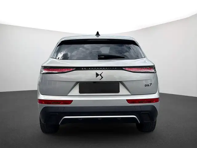 DS Automobiles DS 7 view 4
